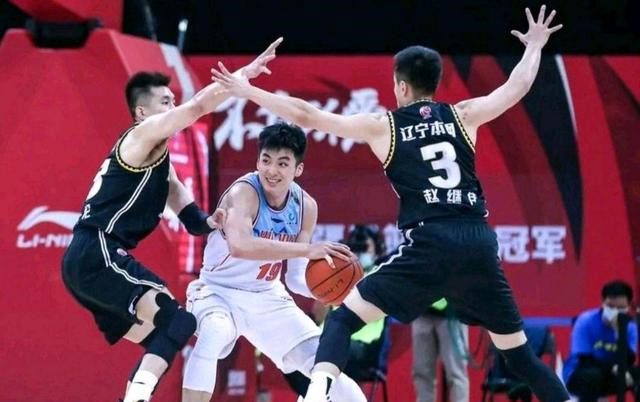  佛罗伦萨绝杀功臣当选月度MVP  